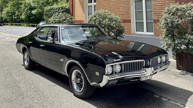 auto-oldsmobile-cutlass