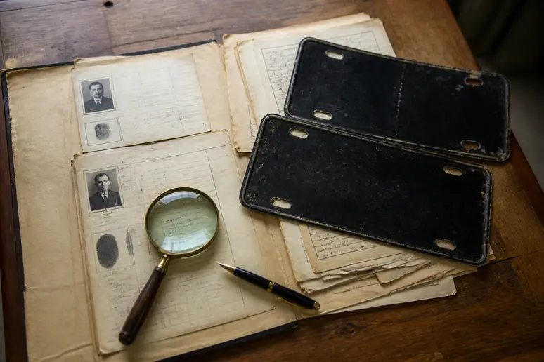 Dossier d'immatriculation et documents administratifs pour obtenir le certificat de collection d'une automobile ancienne