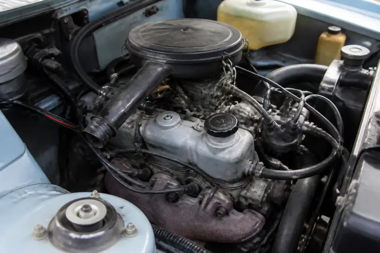 Moteur Simca de la Matra Rancho dans son compartiment mécanique